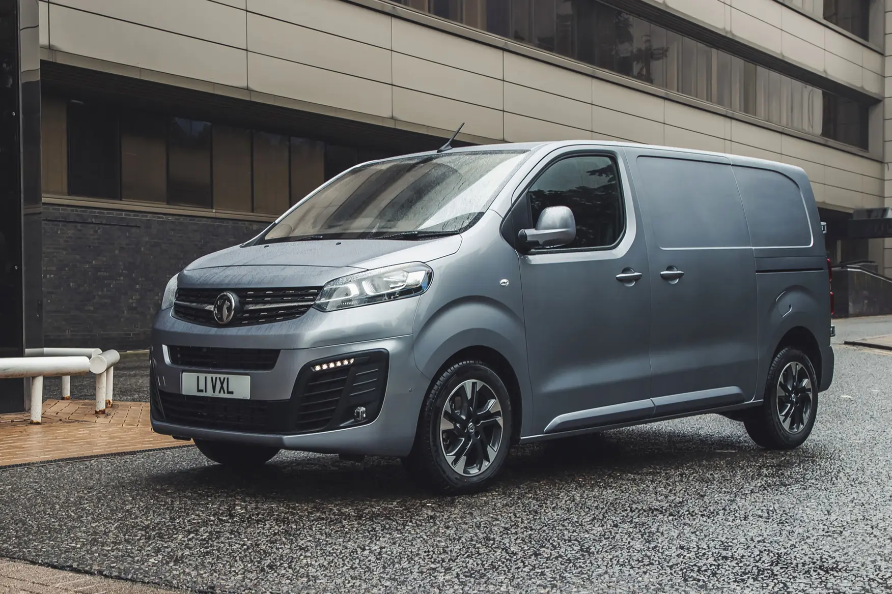 //www.weeerecycleict.co.uk/wp-content/uploads/2017/06/vauxhall-vivaro-2019-03.webp